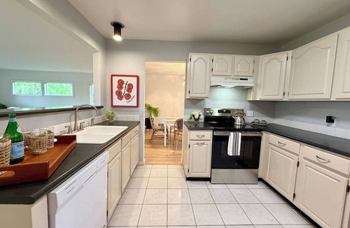 Littleton House | Sunny Retreat with Stunning Golf Course Views