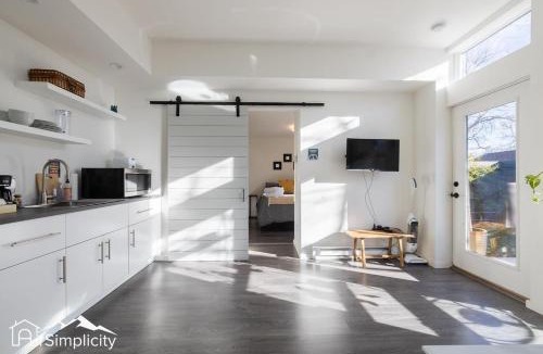 Sunnyside House | Sunnyside guesthouse near Rocky Mountain Lake