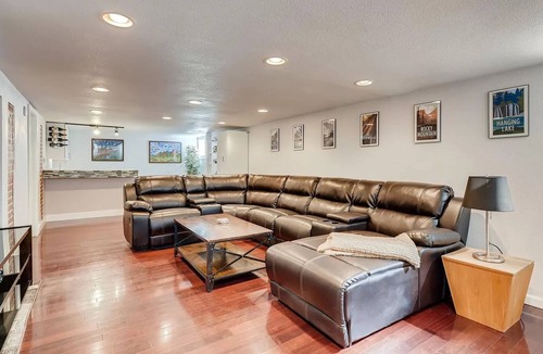 Sunnyside Apartment | Sunnyside/Highlands - Walkable to Everything!