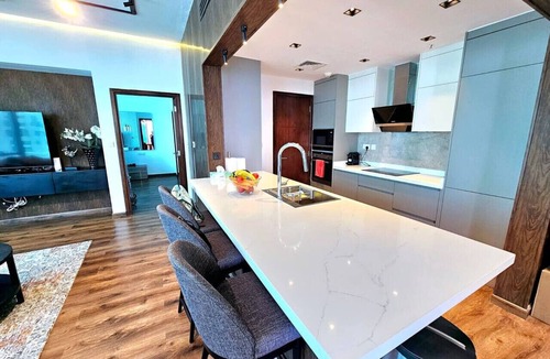 Jewell Heights - Hoffman Heights Apartment | Sunrise Homes - Luxurious 1 BR - Marina Promenade