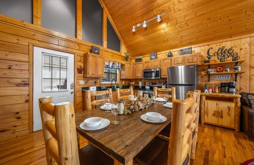Sevierville Cabin | Sunsets Amazing Mntn View Hot Tub 1.5 Miles to Dollywood One Level Resort Pool