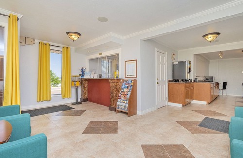 West Colorado Springs Hotel | Super 8 by Wyndham Colorado Springs/Chestnut Street