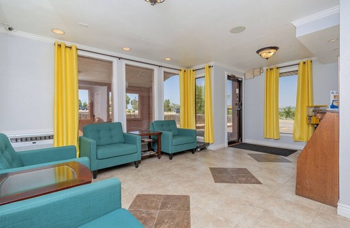West Colorado Springs Hotel | Super 8 by Wyndham Colorado Springs/Chestnut Street