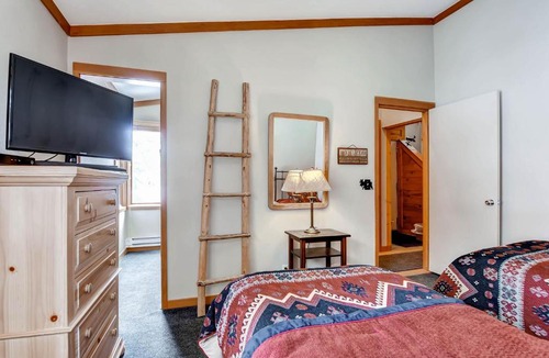 Keystone House | Tennis Townhomes 1331