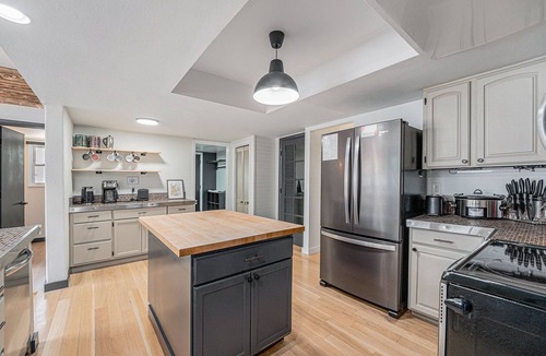 Northwest Arvada House | The Arvada Social: Arcade, Hot Tub & Outdoor Living
