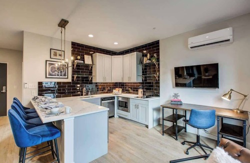 Berkeley Apartment | The Asher | Boutique Hotel | Sleeps 14 | Events