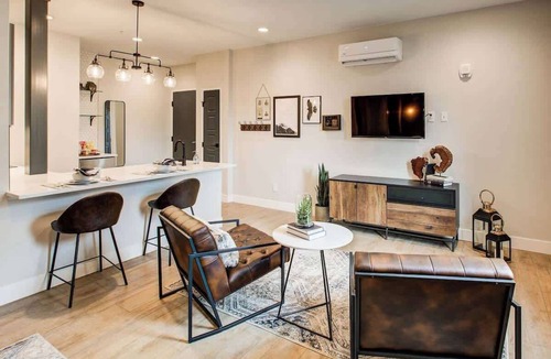 Berkeley Apartment | The Asher | Boutique Hotel | Sleeps 14 | Events