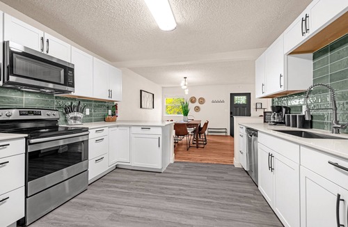 West Colorado Springs House | The Autumn House | Hot Tub&Fire Pit | Fenced Yard