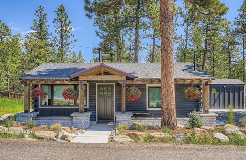 Indian Hills House | The Bear's Den, Hot Tub Retreat, Family Home