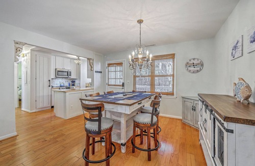 Tarpon Pond Cottage | The Birdie Bungalow by Sandpiper | Near Beach
