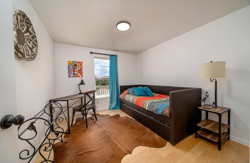 Palisade House | "The Bluff House-Privacy with spectacular views"