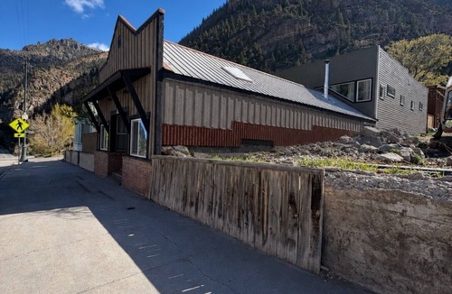Ouray House | The Box Canyon Retreat on Main St. with AC!