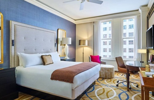 Uptown Hotel | The Brown Palace | Signature King | Luxury Service, Spa & Salon