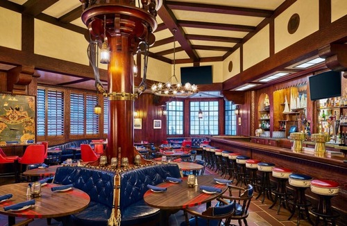 Uptown Hotel | The Brown Palace | Signature King | Luxury Service, Spa & Salon