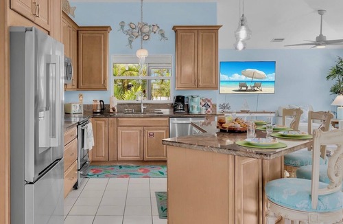 Sugarloaf Shores House | *THE COMMODORE’S REFUGE* Pool & Pickleball + Last Key White Glove Service.