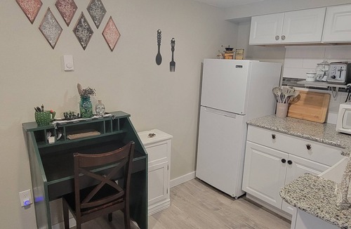 Cascade Apartment | The Cozy Cottage at the base of Pikes Peak with private hot tub