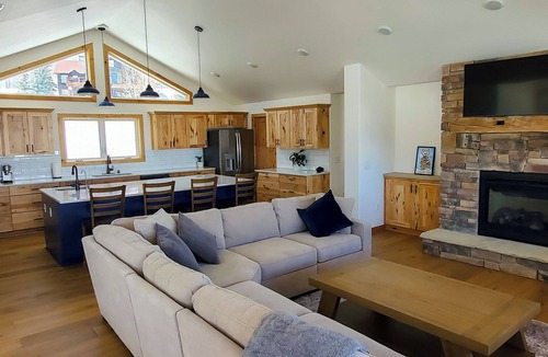 Mount Crested Butte House | The Crested Butte View House -Incredible Views Perfect for Fall Colors!