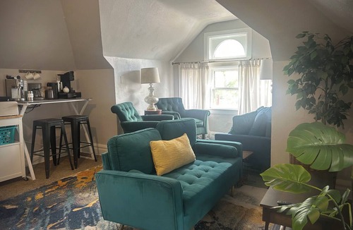 Capitol Hill Apartment | The Garden House on Emerson - fantastic Capitol Hill 2/1 walkable to downtown