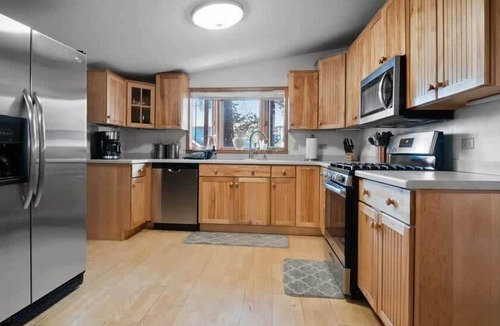 Leadville House | The Governor's Mansion — 6BR Sleeps 14, 3 Private Units, Hot Tub, Sauna