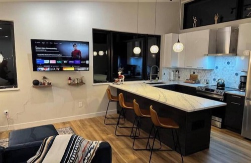 Berkeley Apartment | The Green House - Luxury Apartment in the Tennyson Street Area