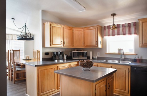 Howard House | The Hideaway - Secluded 37-Acre Mountain Retreat Near Salida