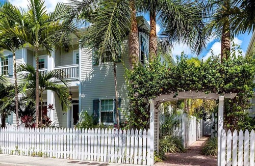 Old Town House | *THE IBIS & THE CRANE @ OLD TOWN* Compound + Last Key White Glove Service.