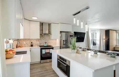 Brighton House | The Lake House - Perfect Getaway From Civilization