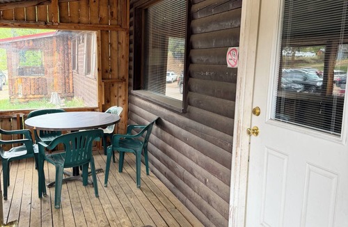 Rye Cabin | The Lodge Cabin #2
