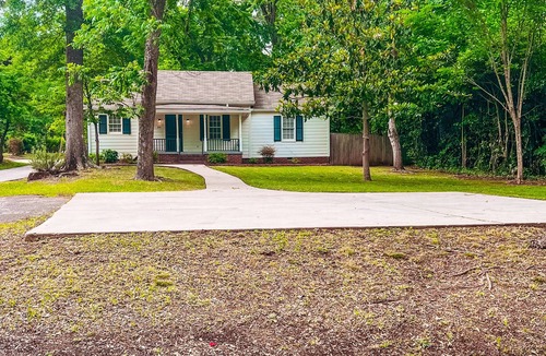 Madison Cottage | The Lotus Cottage 1 bed 1 bath, walking distance to shopping and dining