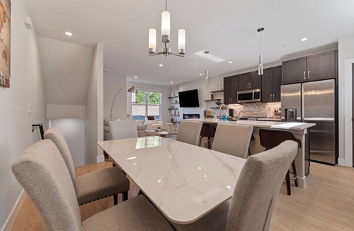 Barths House | The Modern Muse Art Home