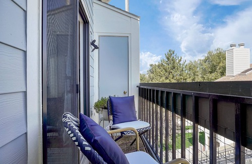 Arvada Condo | The Nest at Lake Arbor Bright & Cozy Condo Sleeps 4