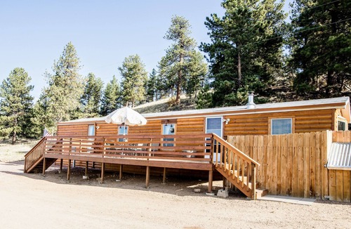 Florissant Cabin | The Original Lake George Lodge- Home with Front Deck!