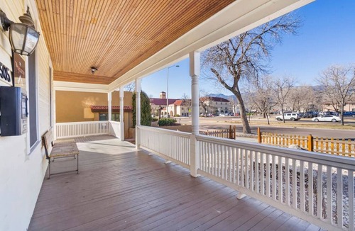 Downtown Colorado Springs House | The Pendleton Lodge-8 bedrooms/3baths-heart of COS