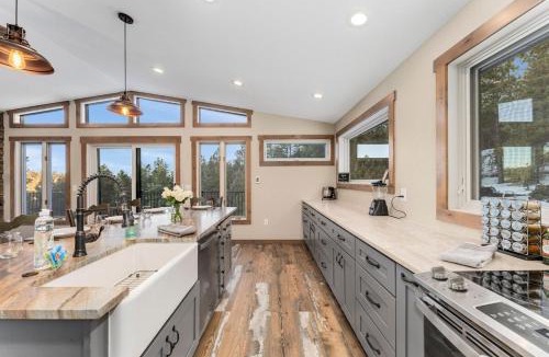 Pine House | The Pine Getaway on 60 Acres with Hot Tub