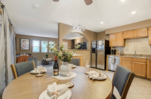 West Colorado Springs Cabin | The Red Barn Retreat | Hot Tub | Pet Friendly