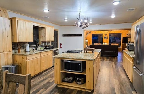 Rio Vista Estates Cabin | The Rivers Edge w/Hot Tub Near Wolf Creek