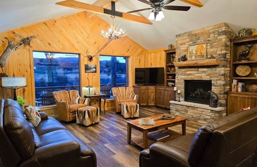 Rio Vista Estates Cabin | The Rivers Edge w/Hot Tub Near Wolf Creek