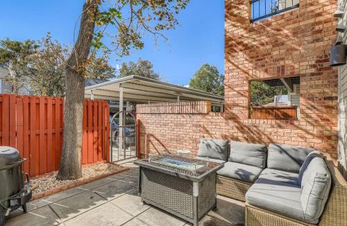 Lincoln Park House | The Santa Fe Hotspot Walk to Eats Drinks & Fun