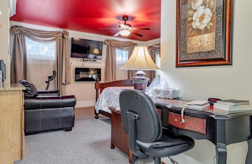 Golden Bed & Breakfast | The Silk Pincushion - Easy access to downhill skiing