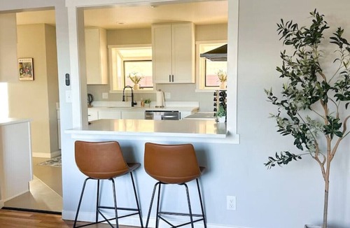 Federal Heights House | The Thornton Retreat – Modern & Cozy Stay