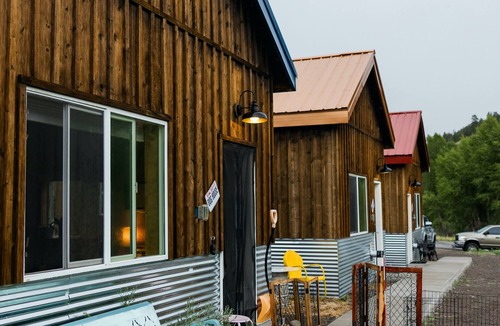 South Fork House | The Trail Head At the Crossroads of Town and Trail