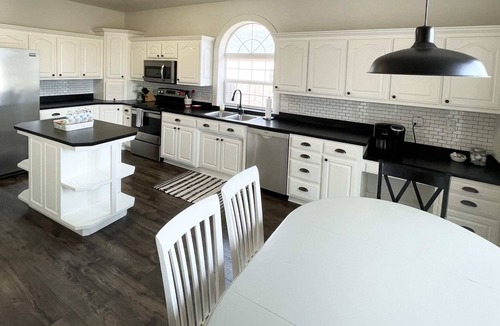 Bentonville House | The Trail House ~ Bike In/Bike Out Coler + Hot Tub