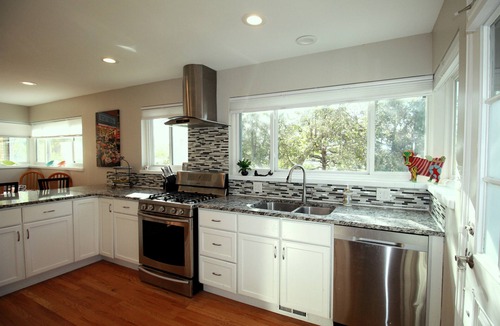 Bel Aire House | The Traveler's House-Central to All, Hilltop, Gameroom, Hot Tub, Firepit, Skiing