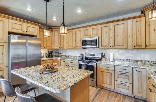 Evergreen Cabin | The View at Mountain Retreat By Red Rocks & Golden