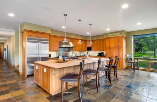 Glenwood Springs House | Themed MovieRm, Hot Tub,2Fireplaces, InFloorHeating, EZ Drive Aspen &hot springs