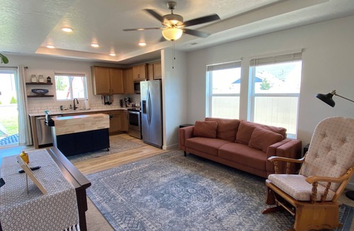 Nampa House | This 3-bedroom home is a hotspot for events, weddings and The Ford Idaho Center!
