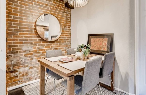 Speer House | This guest house is a 1 bedroom(s), 1 bathrooms, located in Denver, CO.