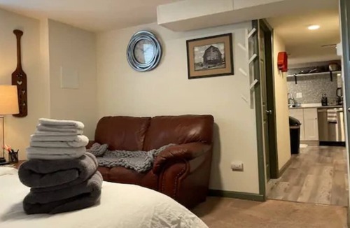 Lakewood House | This guest house is a 1 bedroom(s), 1 bathrooms, located in Lakewood, CO.