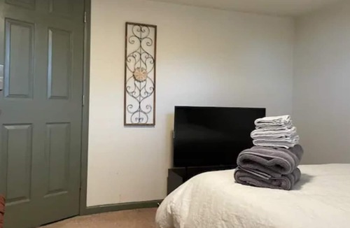 Lakewood House | This guest house is a 1 bedroom(s), 1 bathrooms, located in Lakewood, CO.
