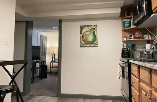 Villa Park Apartment | This guest suite is a 1 bedroom(s), 1 bathrooms, located in Lakewood, CO.